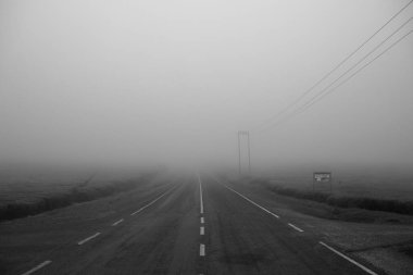 Sisin içinde boş bir yol