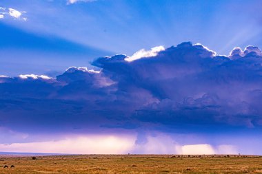 Gölün üzerinde güzel bir gün batımı