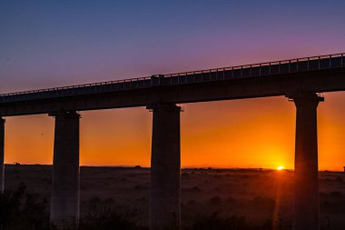 Tayland şehrinde demiryolu köprüsü