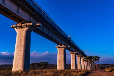Şehirdeki tren rayları.