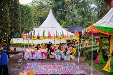 Parkta güzel bir düğün süsü