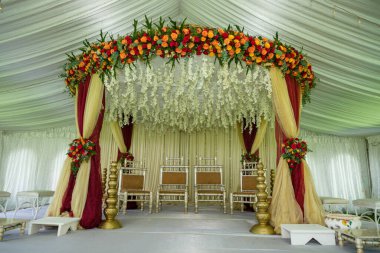 Bahçede düğün süsü