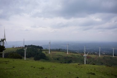 Dağlarda rüzgar türbinleri