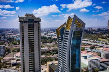 En kalabalık şehirlerin başkentinin şehir merkezinin hava manzarası.