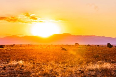 Çölde güzel bir gün batımı