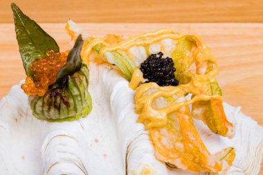 Lezzetli Asya yemeklerinin yakın görüntüsü