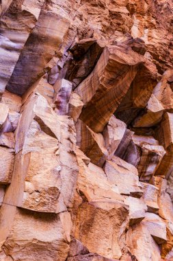 Petra, Ürdün 'deki dağlarda kaya oluşumları. yüksek kaliteli fotoğraf.