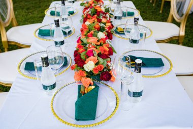 Parktaki güzel düğün süsleri.