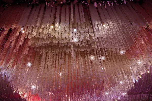 Düğün Dekorasyonu Çiçek Çadırları şık tören tarzında