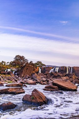 Nehrin üzerinde güzel bir gün batımı