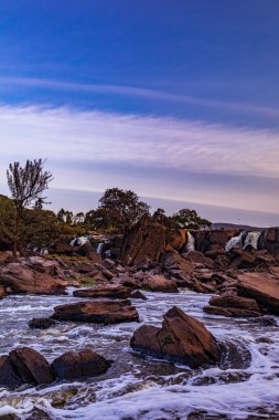 Deniz kıyısının güzel manzarası