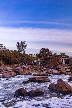 Deniz kıyısının güzel manzarası