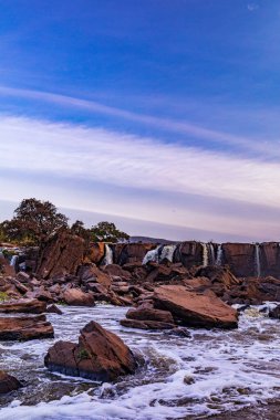 Deniz kıyısının güzel manzarası