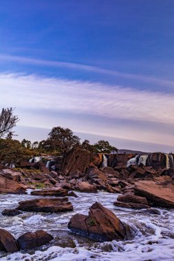 Deniz kıyısının güzel manzarası