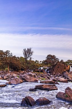Nehir ve Baltık Denizi nehri, İsrail 'in kuzeyindeki adanın kıyıları.