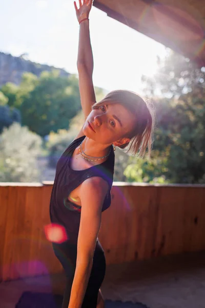 Donna Yoga Giovane Ragazza Sta Facendo Yoga Ragazza Inclinazione Verso — Foto Stock