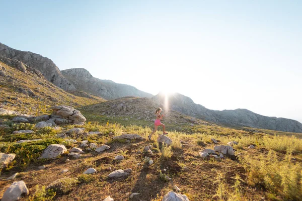 Woman Runner Runs Beautiful Mountains Running Mountains Skyrunning — 스톡 사진