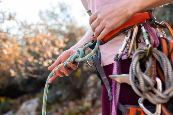Climber Checks Knot Climbing Close Rock Climber Harness Climbing Equipment — Stock Photo, Image
