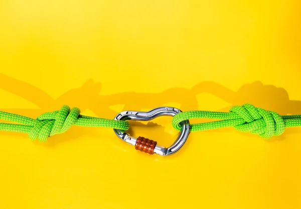 Steel Carabiner Clutch Equipment Climbing Mountaineering Safety Rope — Stockfoto