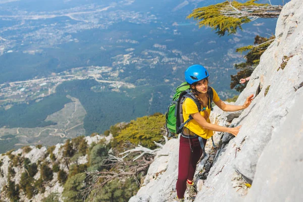 Amazing Landscape Mountain Range Tourist Backpack Foreground Mountaineering Climbing Adventure — Stock Photo, Image