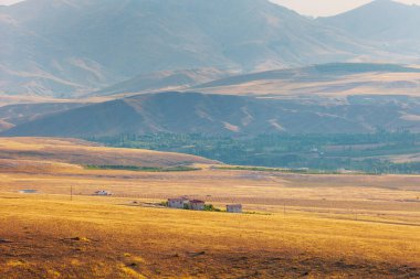 Aladaglar Ulusal Parkı. Bulutlu dağ manzarası. Buzul dağları, tepeler. Seyahatleri aktarın. Aladaghlar 'a gidiyorum. Türkiye