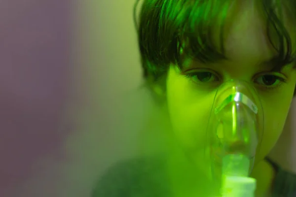 Child Does Inhalation Boy Inhales Medicine Mask Nebulizer Mask Treatment — Fotografia de Stock