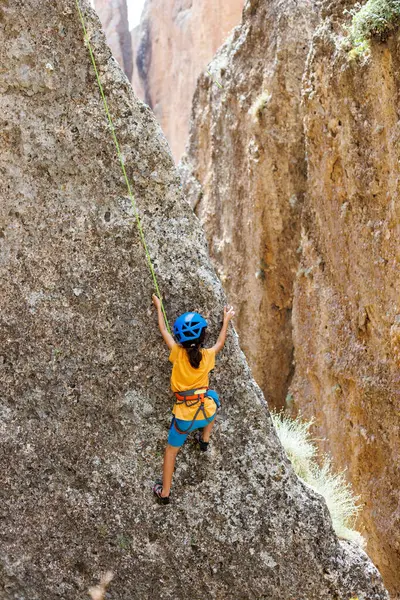 Climber Boy Child Helmet Climbs Rock Sport Climbing Nature Sports — Stock Photo, Image