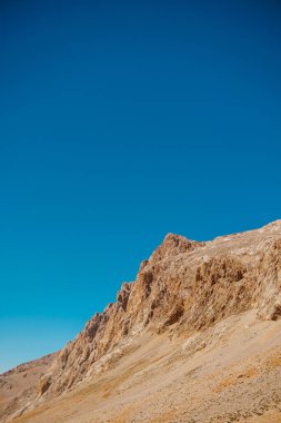 Aladaglar Ulusal Parkı. Bulutlu dağ manzarası. Buzul dağları, tepeler. Seyahatleri aktarın. Aladaghlar 'a gidiyorum. Türkiye