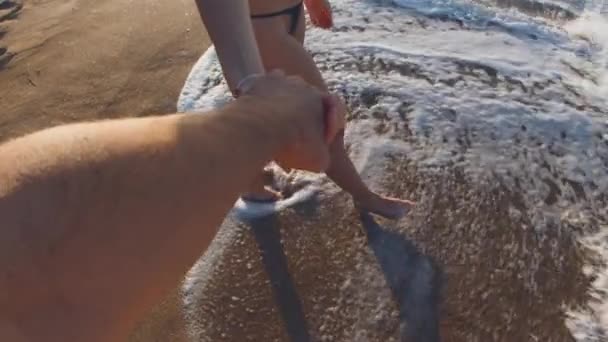 Romantic Young Couple Holding Hands Beach Enjoying Romance Love Sea — Stock Video