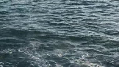 Deniz yüzeyinin havadan görünüşü, deniz dalgaları..