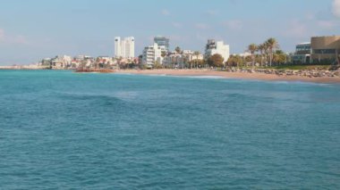 Hayfa plajı, güzel şehir manzarası ve Akdeniz kıyısındaki Bat Galim plajı İsrail 'de seyahat ediyor..