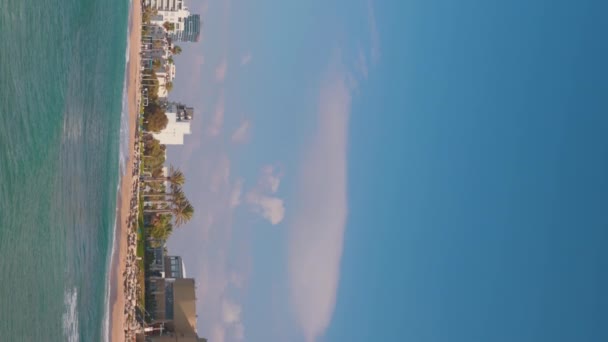 Pionowy Strzał Widok Plażę Hajfa Piękny Krajobraz Miejski Nietoperzową Plażę — Wideo stockowe
