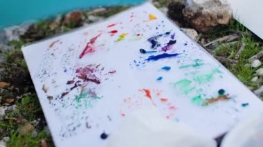 Sanat, ekipman ve tuval, hobiler ve yaratıcılık için el, palet ve fırça.