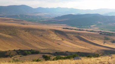 Türkiye 'deki Aladaglar Milli Parkı. Buzul dağları, tepeler. Yürüyüşü aktarın. Dağlarda gezinti ve yürüyüş. Aladaglar