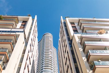 Tel Aviv 'de eski ve yeni evler. Tel Aviv Panoraması. İsrail.