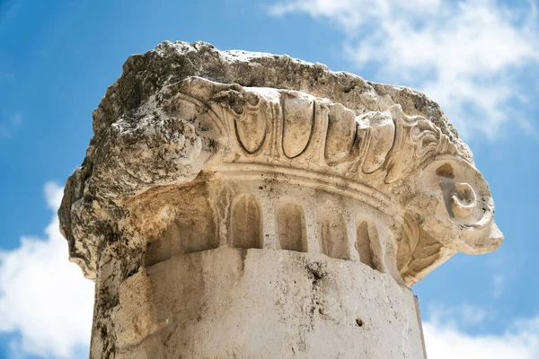 Nahaufnahme Einer Antiken Hauptstadt Einer Kolonne Jerusalem Vor Blauem Himmel — Stockfoto