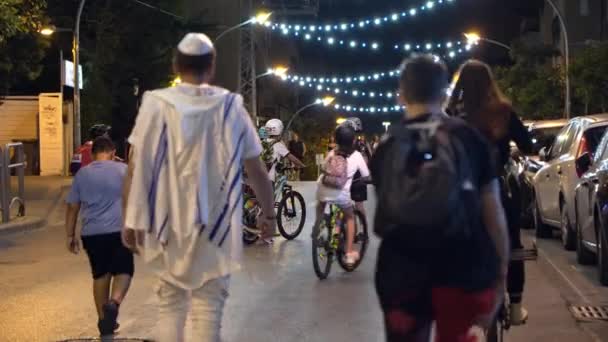 Rishon Lezion Israel Setembro 2023 Pessoas Andando Crianças Andam Bicicleta — Vídeo de Stock