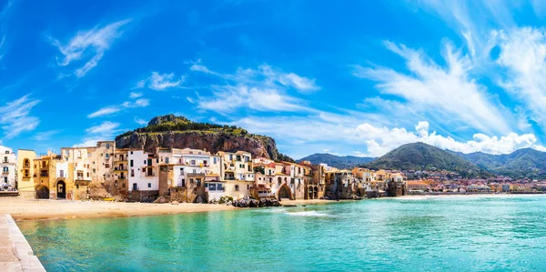 Cefalu Ciudad Medieval Sicilia Italia Pueblo Costero Con Playa Aguas — Foto de Stock