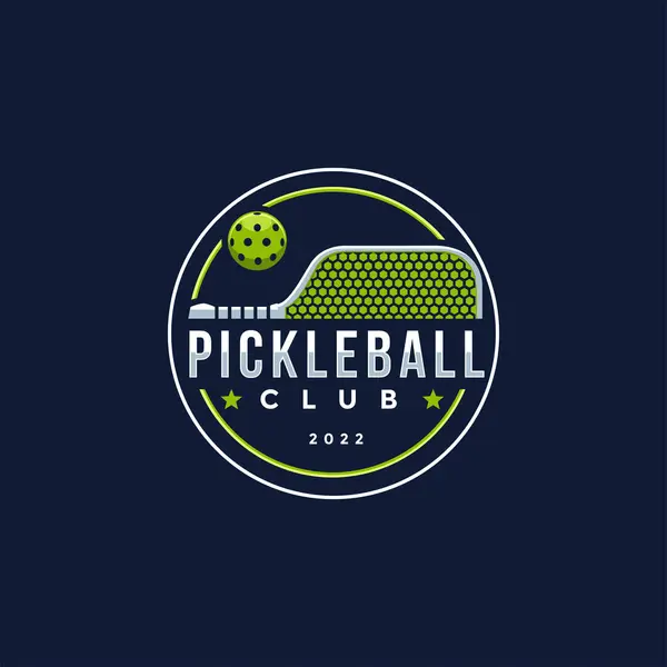 Amblem rozeti Pickleball kulüp logosu tasarımı, picleball raketi ve beyaz arkaplanda top ikonu vektörü