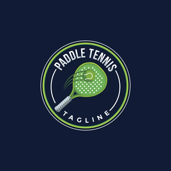 Rozet amblemi Paddle Tenis Kulübü logosu tasarımı, raket ve koyu arkaplanda top vektörü