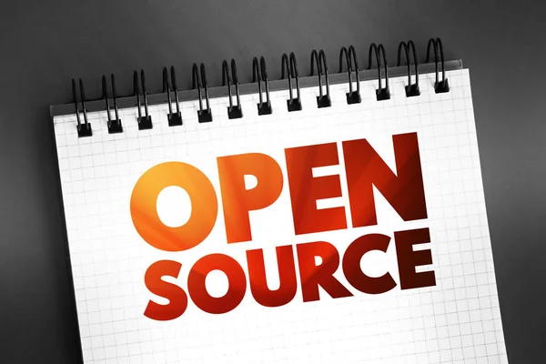 ノートパッド上のオープンソーステキスト コンセプトの背景 — ストック写真