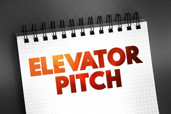 エレベーターピッチ 短い時間で概念を説明するアイデア または会社の短い説明 ノートパッドのテキストプレゼンテーションやレポートのための概念 — ストック写真