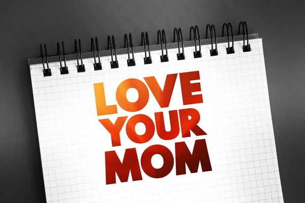 Love Your Mom Text Auf Notizblock Konzepthintergrund — Stockfoto