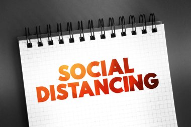 Sosyal Mesafe - insanların bulaşıcı hastalıkların yayılmasını önlemek için ne zaman ve nerede toplanabileceklerini kısıtlayan tedbirler, not defterinde yazılı metin kavramı