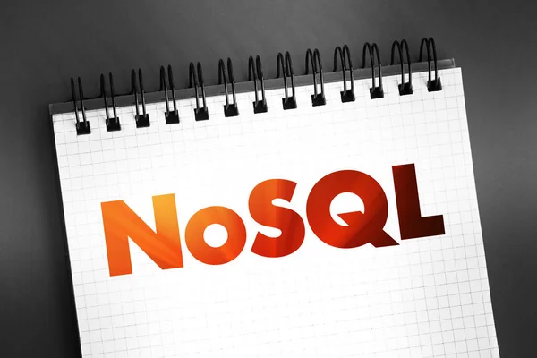 Nosql 数据库提供了一种数据存储和检索机制 该机制是以关系数据库中使用的表格关系 记事本上的文本概念以外的其他方式建模的 — 图库照片
