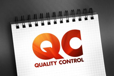 QC Kalite Kontrolü - tarafların not defterinde üretimde yer alan tüm faktörlerin kalitesini gözden geçirdikleri süreç, kısaltma metin kavramı
