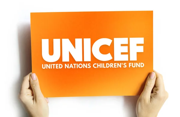ユニセフは 世界中の子どもたちに人道支援や開発援助を提供する機関であり プレゼンテーションやレポートのためのカードのテキストコンセプト — ストック写真