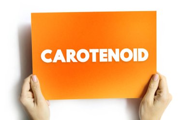 Karotenoid - tetraterpene pigmentleri, sarı, turuncu, kırmızı ve mor renkler sergiler, kart üzerinde metin kavramı