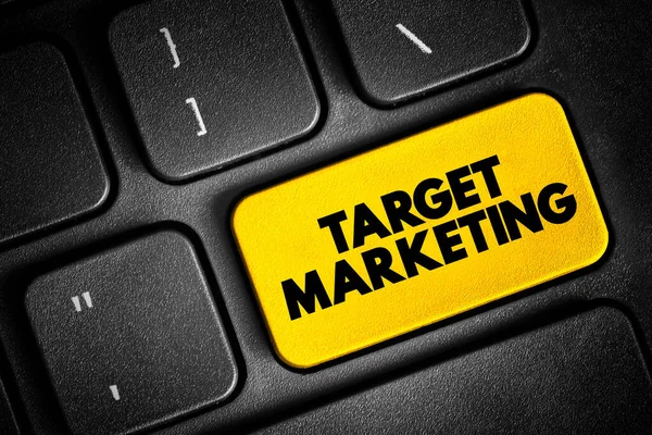 目标营销 研究和了解你的潜在客户的兴趣 键盘上的文字按钮 — 图库照片