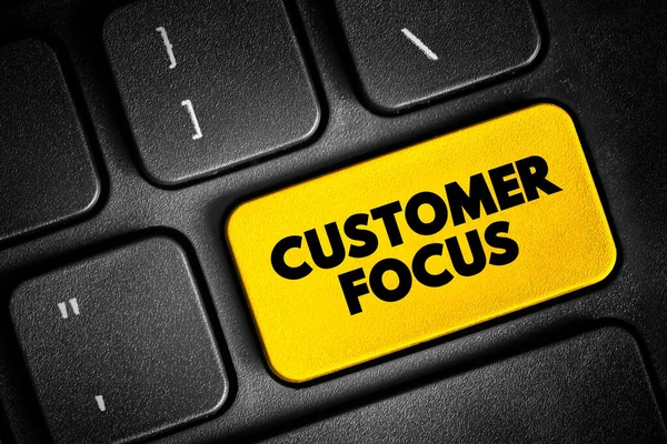 Customer Focus Strategy Puts Customers Center Business Decision Making Text — Foto de Stock